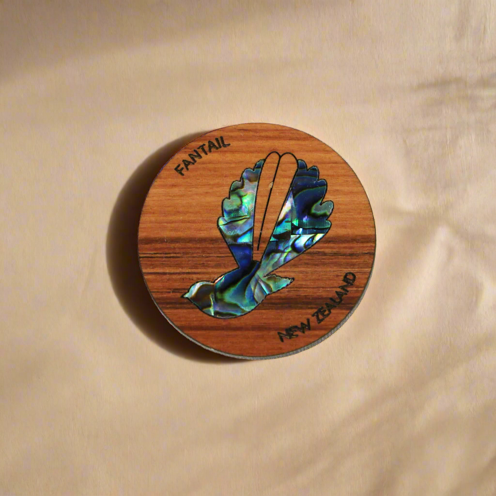 NMAGPRF - Fantail PAUA RIMU MAGNET - OCEAN SHELL STUDIOS