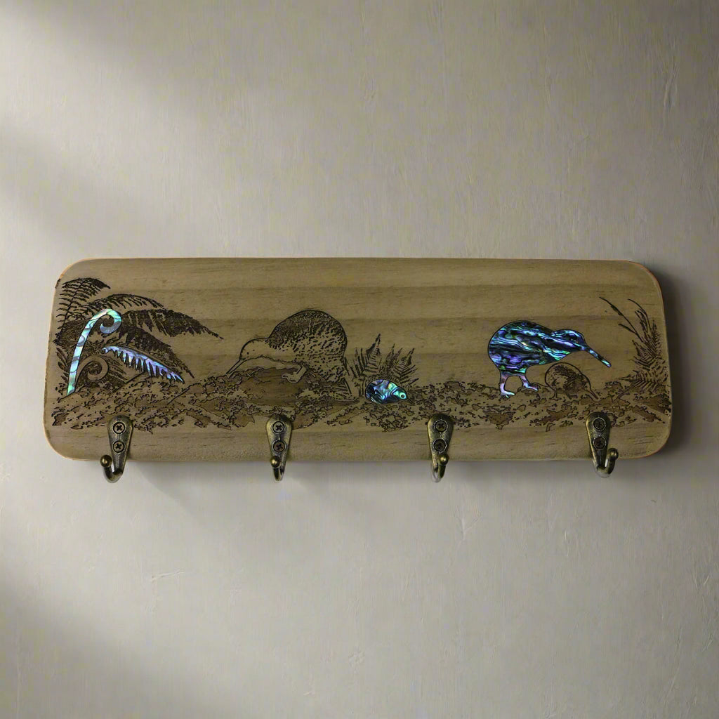 NRWKHKI - Kiwi KEYHOLDER RECYCLEWOOD - OCEAN SHELL STUDIOS