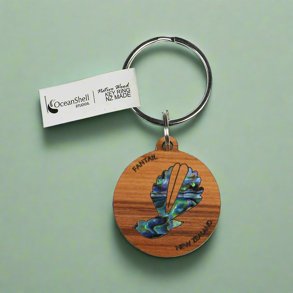 NKEYPRF - Fantail PAUA RIMU KEYRING - OCEAN SHELL STUDIOS