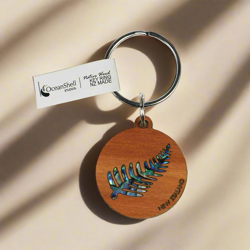NKEYPRFE - Fern PAUA RIMU KEYRING - OCEAN SHELL STUDIOS