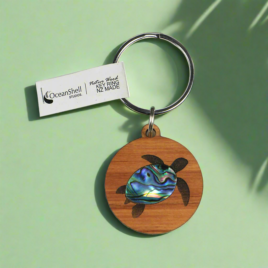 NKEYPRGT - Turtle PAUA RIMU KEYRING - OCEAN SHELL STUDIOS