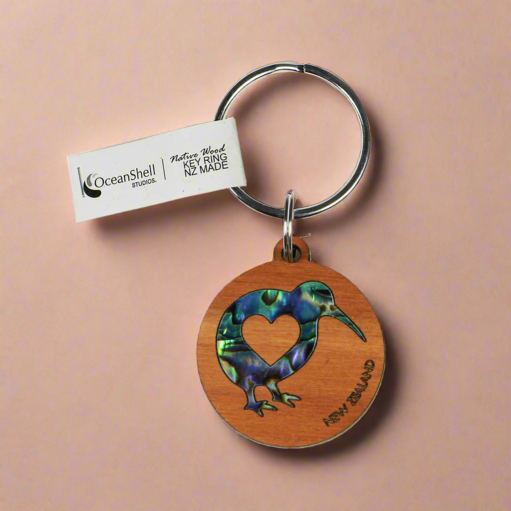 NKEYPRHK - Kiwi Heart PAUA RIMU KEYRING - OCEAN SHELL STUDIOS