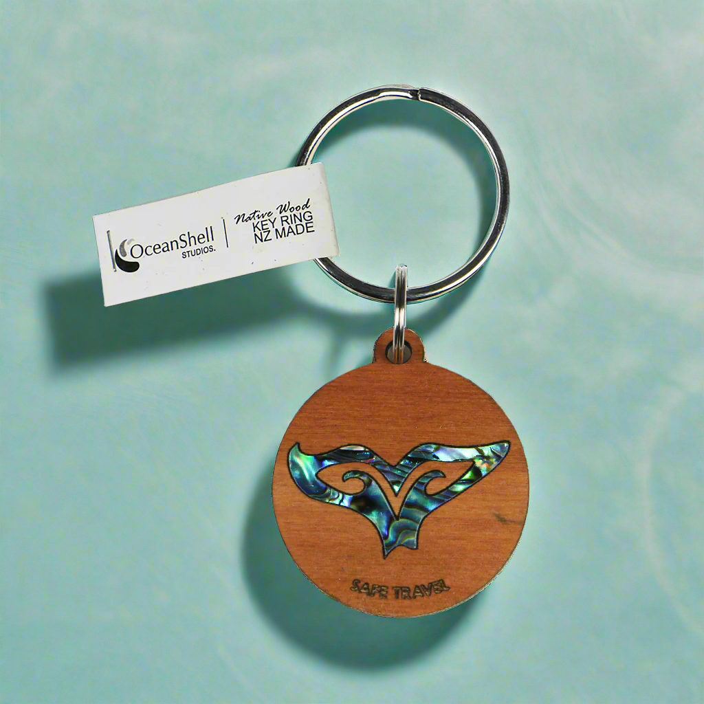 NKEYPRWT - Whale Tail PAUA RIMU KEYRING - OCEAN SHELL STUDIOS