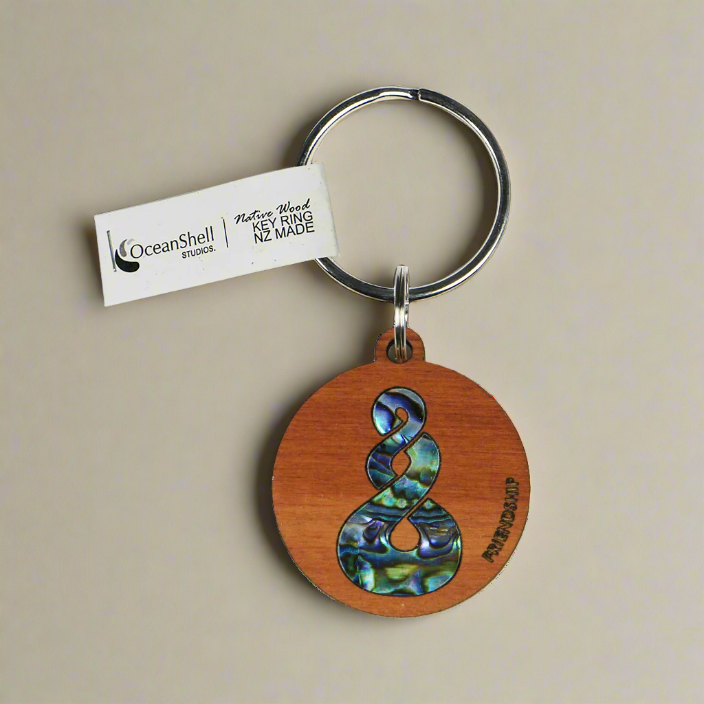 NMAGPRFR - Friendship Twist PAUA RIMU KEYRING - OCEAN SHELL STUDIOS