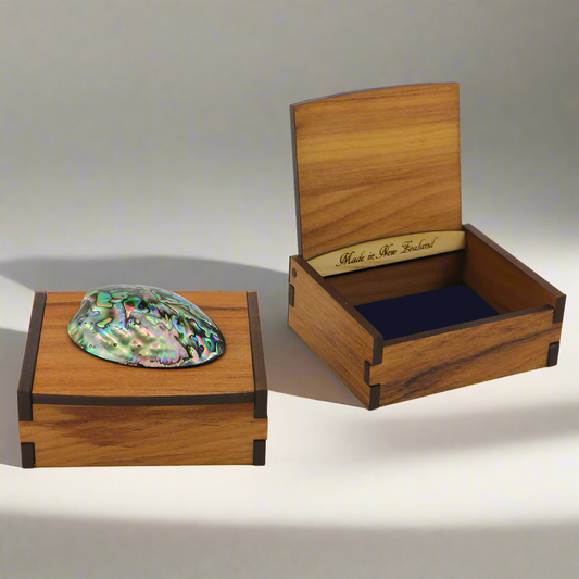 NPGBR - PAUA GEM ON RIMU BOX - OCEAN SHELL STUDIOS