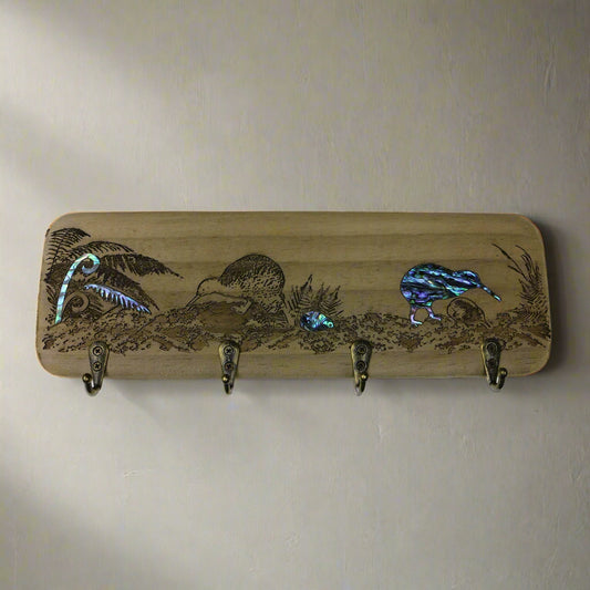 NRWKHKI - Kiwi KEYHOLDER RECYCLEWOOD - OCEAN SHELL STUDIOS